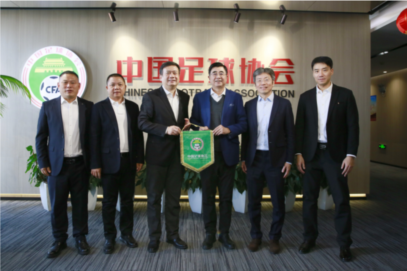 中国足协与广州体育学院签署共...